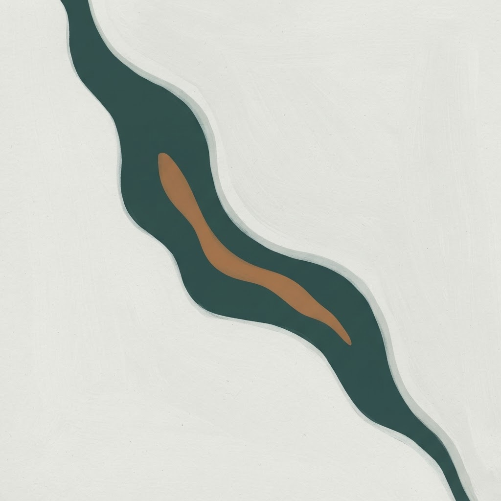 Une ligne de marée calme, courbe simple sur le sable